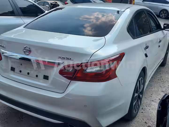 2018 Nissan Altima — 5