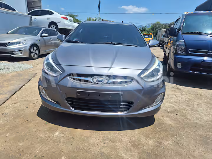Hyundai Accent 2015 — 2