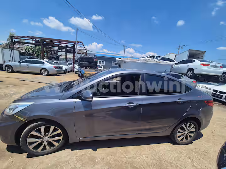 Hyundai Accent 2015 — 4
