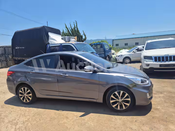 Hyundai Accent 2015 — 5