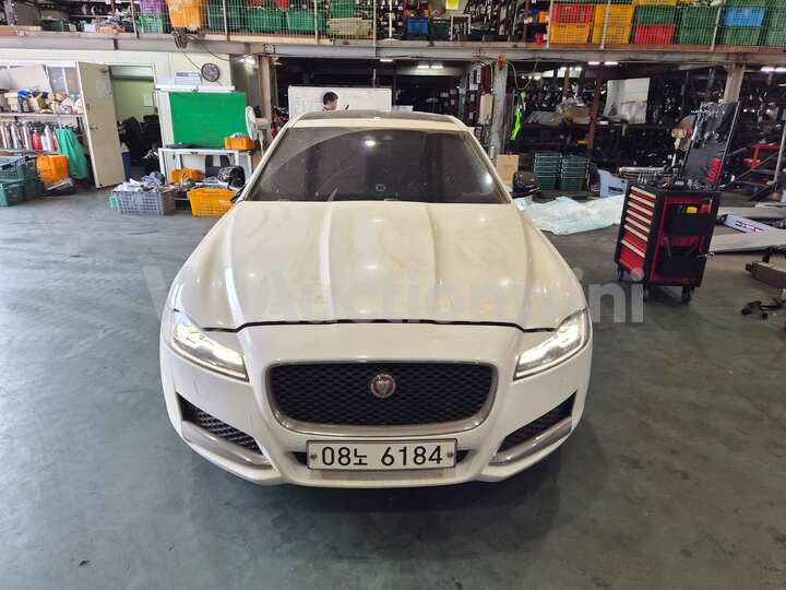 Jaguar XF X260 2018 — 2