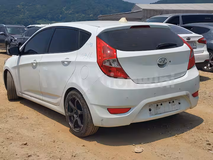 2012 Hyundai Accent — 3
