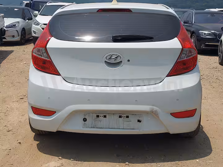 2012 Hyundai Accent — 4