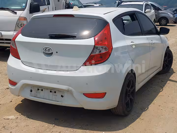 2012 Hyundai Accent — 5