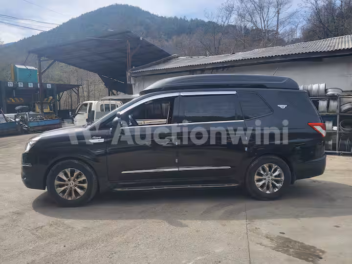 KGM (Ssangyong) Korando Turismo 2017 — 2
