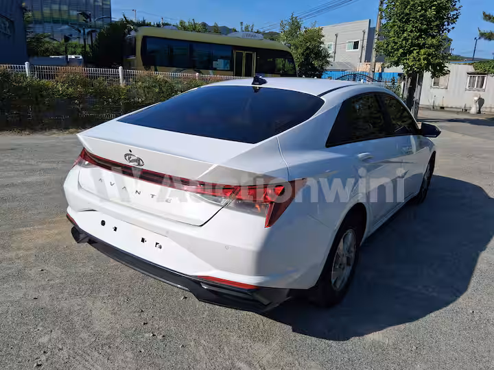Hyundai Avante CN7 2021 — 5
