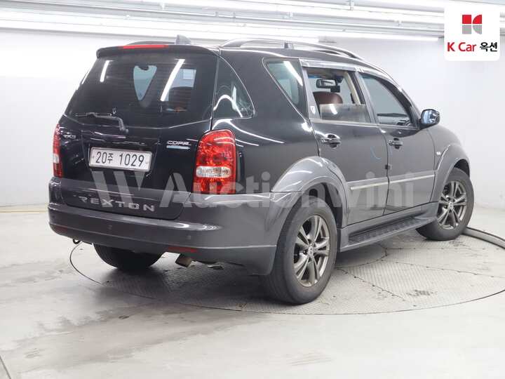 2012 KGM (Ssangyong) Super Rexton — 2