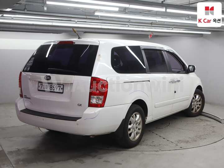 2013 Kia Carnival R — 2