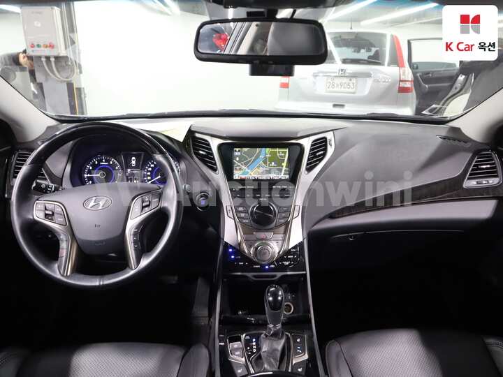 2011 Hyundai Grandeur HG — 3