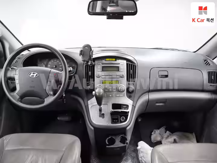2014 Hyundai Grand Starex — 3