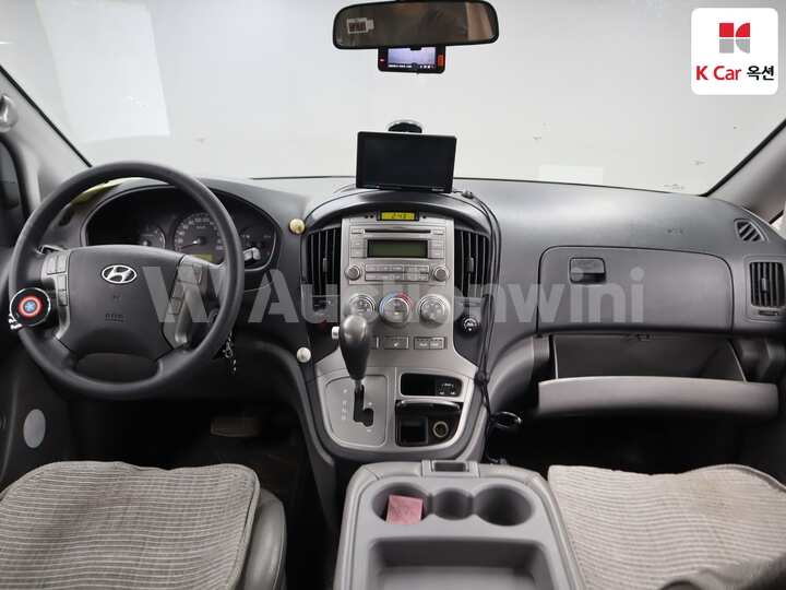 2014 Hyundai Grand Starex — 3