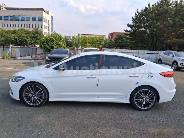 Hyundai Avante Sport 2017 — 2