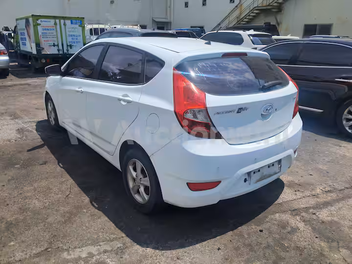 Hyundai Accent 2012 — 3