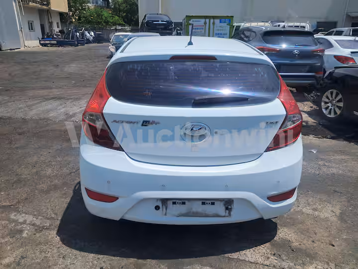 Hyundai Accent 2012 — 4