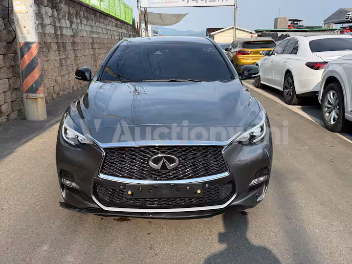 2017 Infiniti Q30 — 2