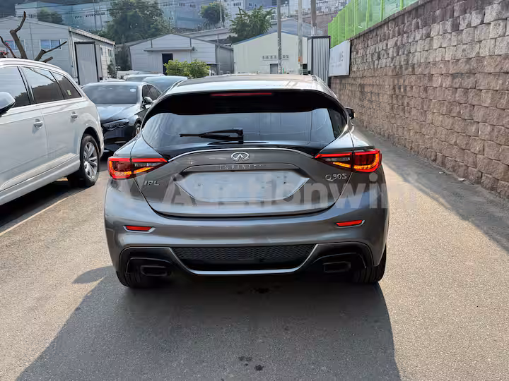 2017 Infiniti Q30 — 5