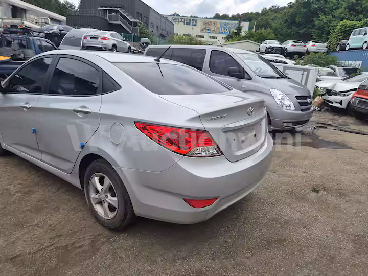 Hyundai Accent 2012 — 2