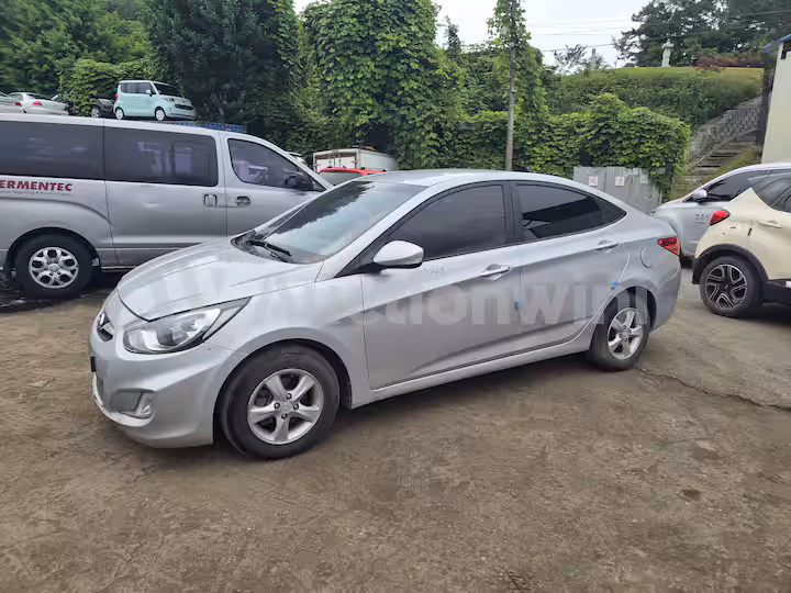 Hyundai Accent 2012 — 4