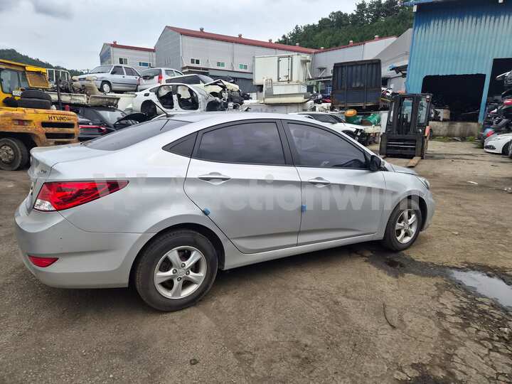 Hyundai Accent 2012 — 5