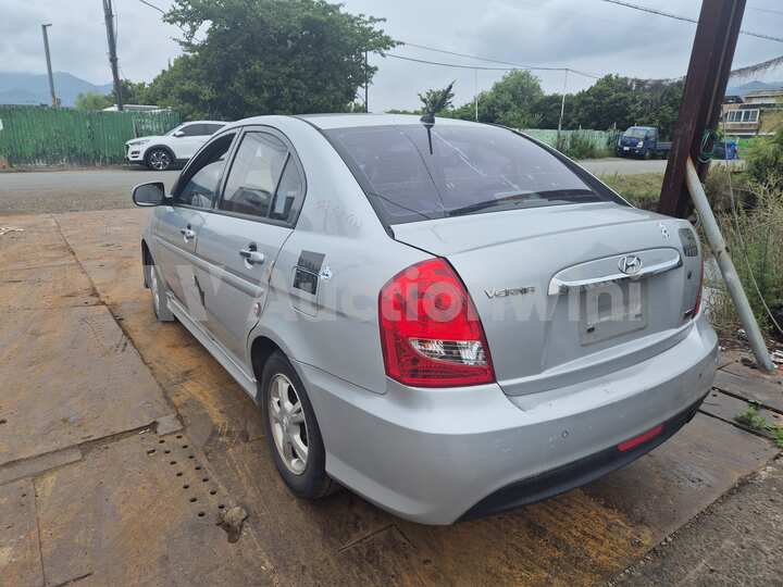 Hyundai Verna(New) 2010 — 4