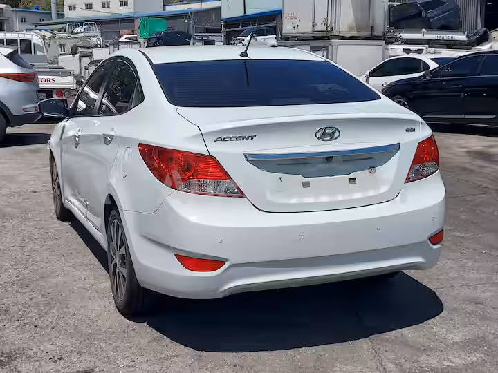 Hyundai Accent(New) 2015 — 3