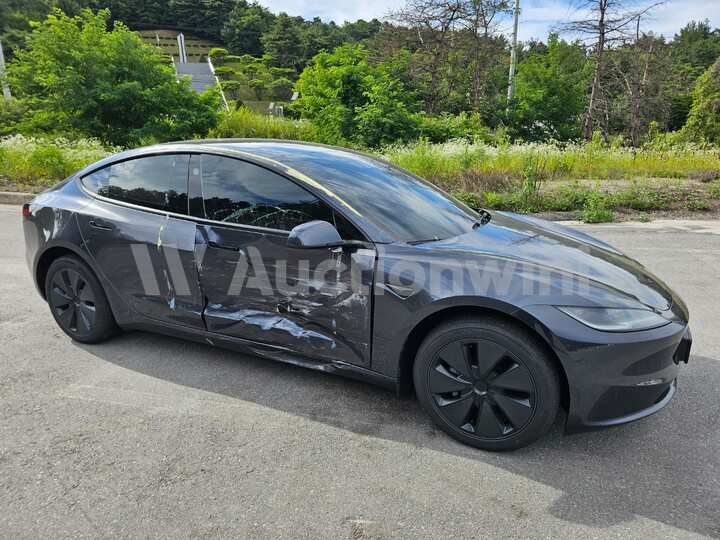 Tesla MODEL 3 2026 — 3