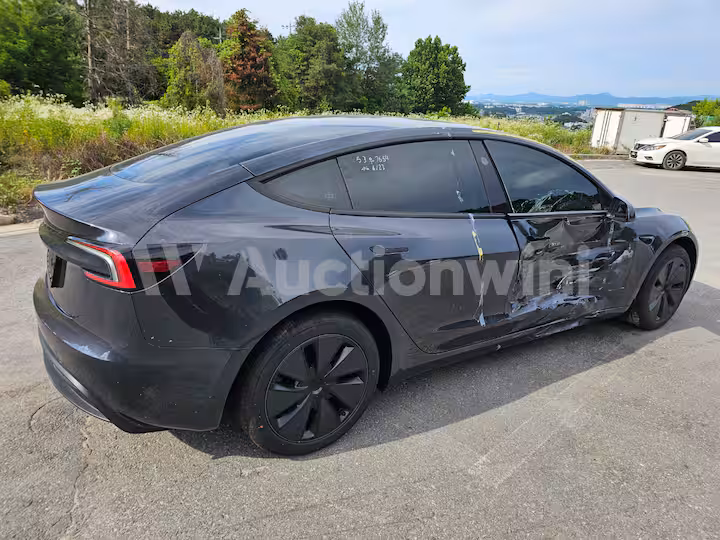 Tesla MODEL 3 2026 — 4