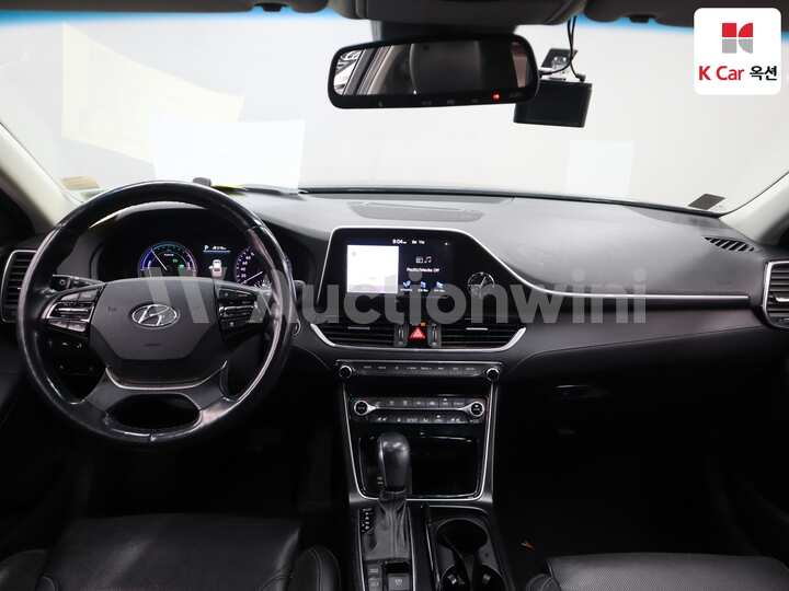 Hyundai Grandeur IG Hybrid 2018 — 3