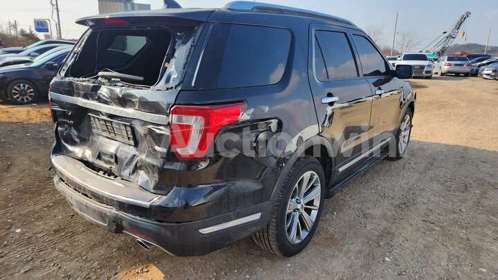 Ford Explorer 2018 — 4