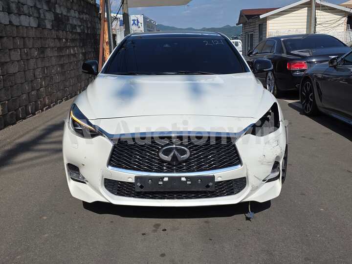 Infiniti Q30 2018 — 2