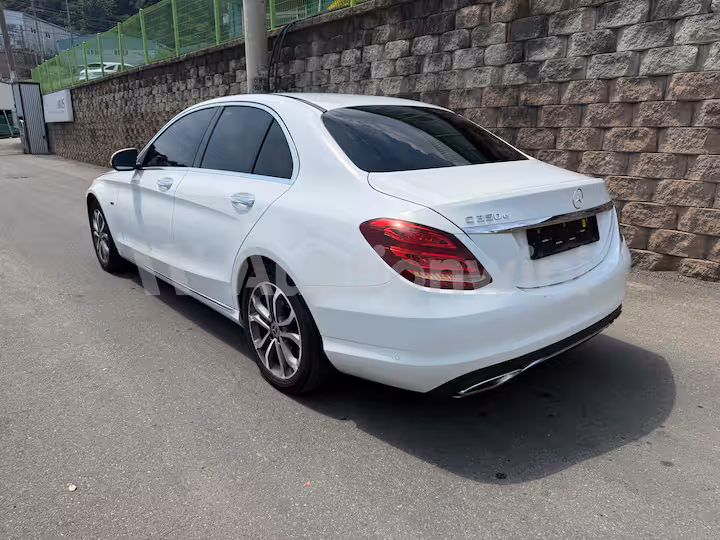 Mercedes Benz C Class 2018 — 4