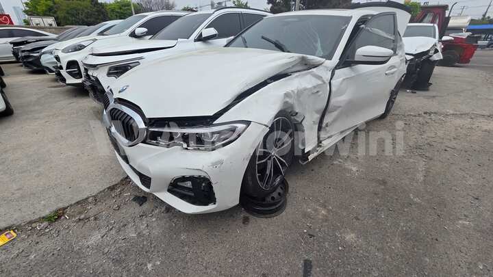 BMW 3 Series 2022 — 3