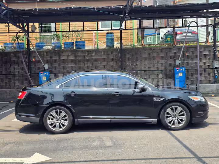 Ford New Taurus 2011 — 4