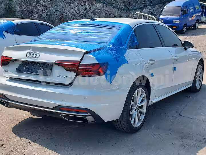 Audi A4 2023 — 5