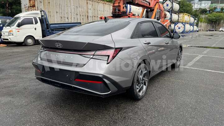 Hyundai Avante CN7 2024 — 5