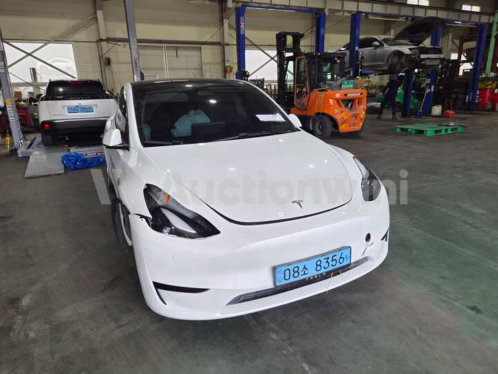 Tesla Model Y 2024 — 5