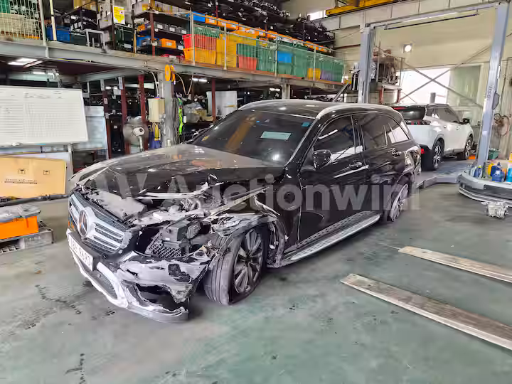 Mercedes Benz GLC Class X253 2019 — 3