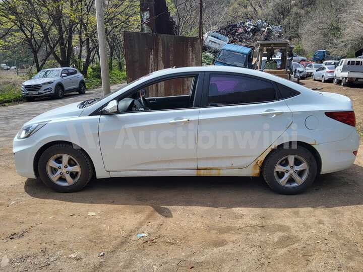 Hyundai Accent(New) 2011 — 3
