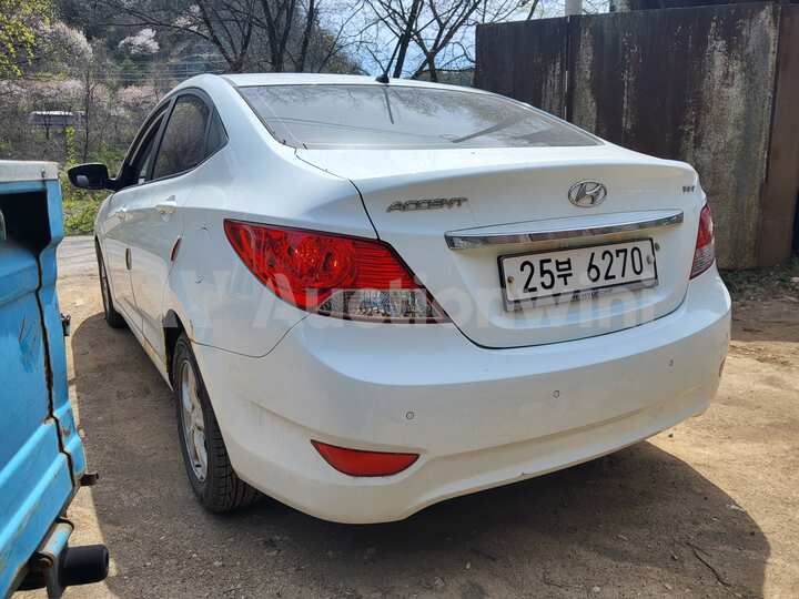 Hyundai Accent(New) 2011 — 4