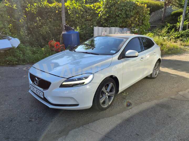 Volvo V40 2017 — 2