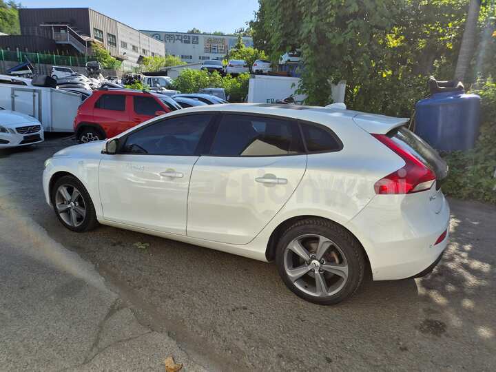 Volvo V40 2017 — 3