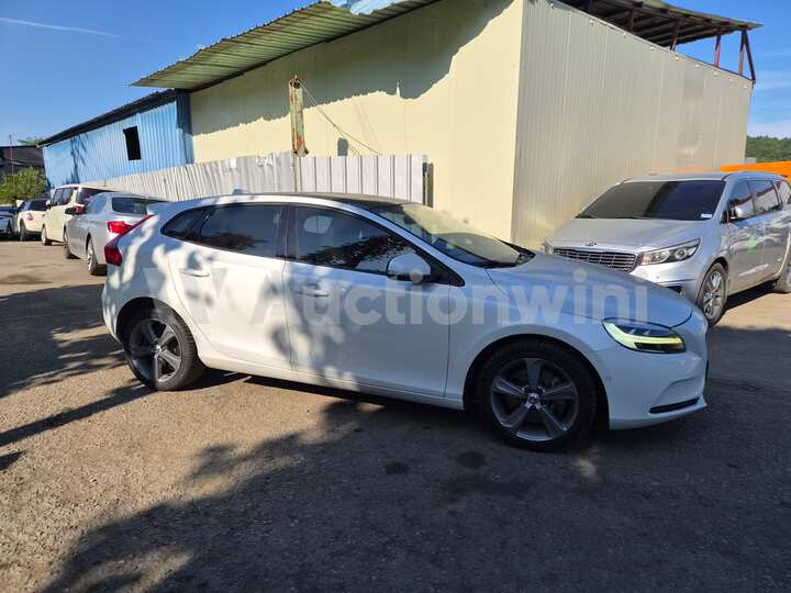 Volvo V40 2017 — 5