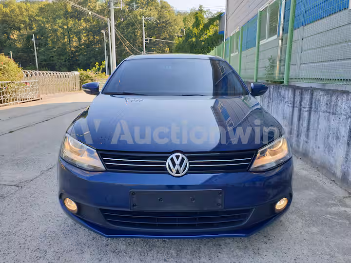 Volkswagen New Jetta 2013 — 2