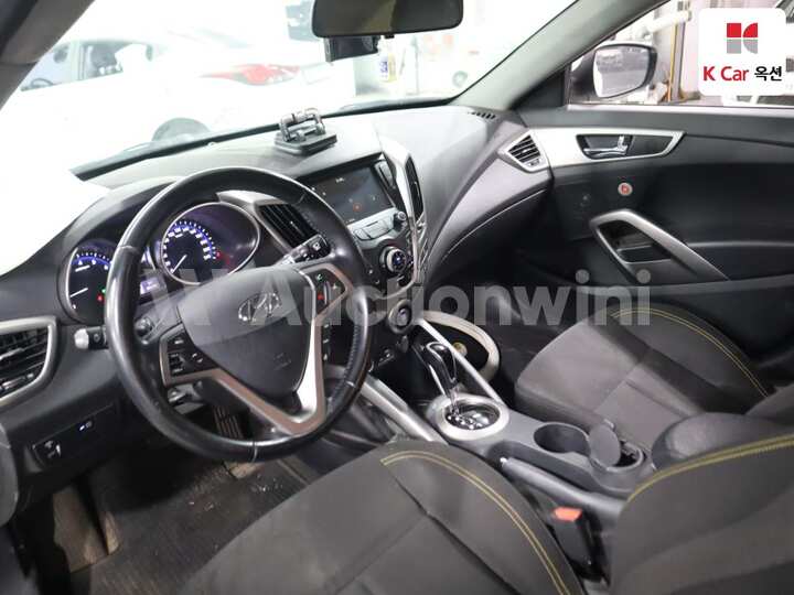 Hyundai The New Veloster 2015 — 3