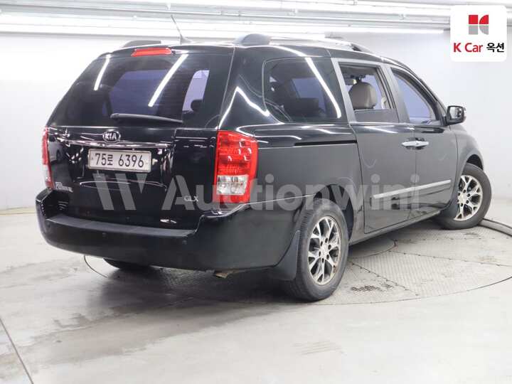 Kia Carnival R 2013 — 2