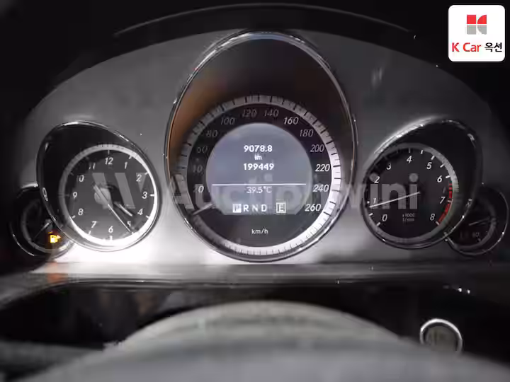 Mercedes Benz E Class W212 2011 — 5