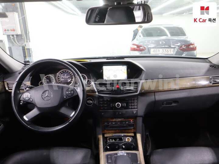 Mercedes Benz E Class W212 2011 — 3