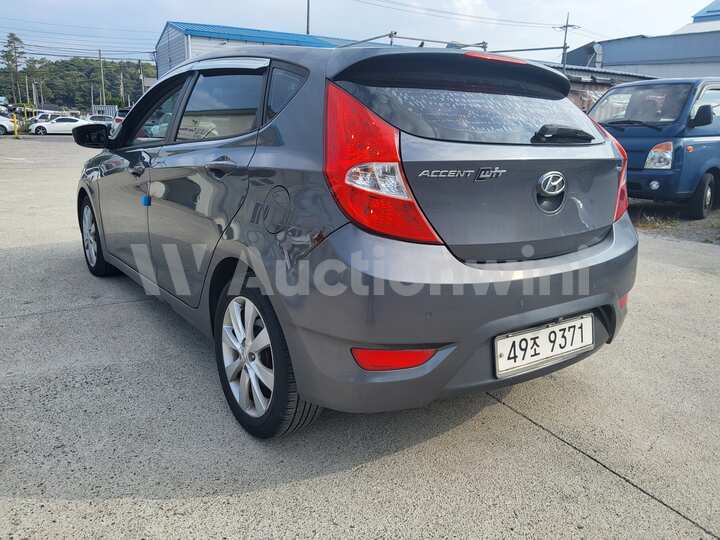 Hyundai Accent(New) 2012 — 3
