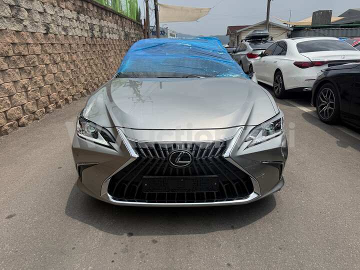 Lexus ES300h 7th Gen 2025 — 2