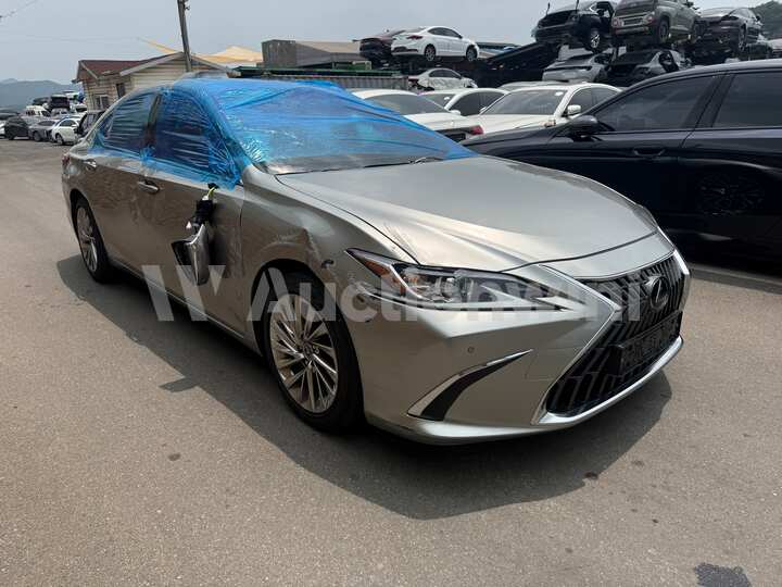 Lexus ES300h 7th Gen 2025 — 3